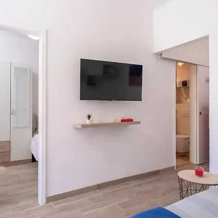 In - Zf Hvar חוואר